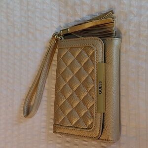 🍁GUESS GOLD WALLET WITH WRISTLET